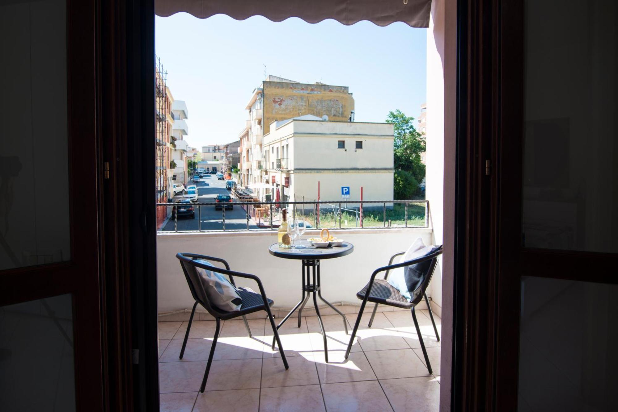 Appartamento [Oristano centro] Parcheggio privato, Wifi+Netflix Esterno foto